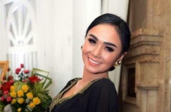 Ketemu Kembarannya saat Travelling, Begini Reaksi Yuni Shara