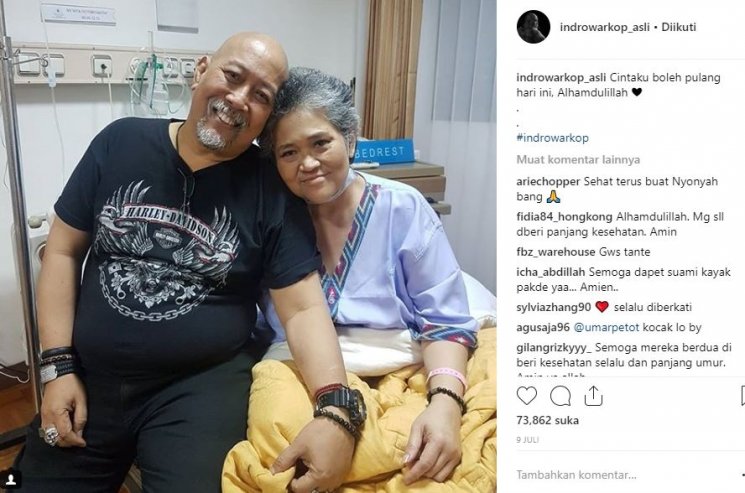 Momen Indro Wakop bersama istrinya. (Instagram/@indrowarkop_asli)
