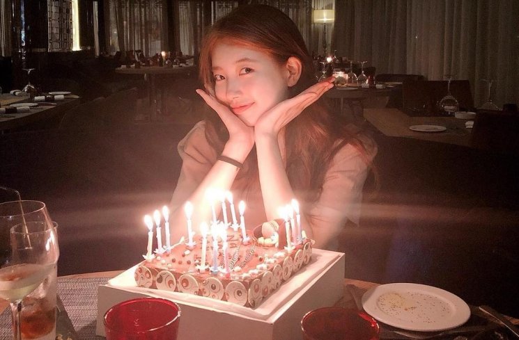 Ulang tahun Bae Suzy (Instagram/@skuukzky)