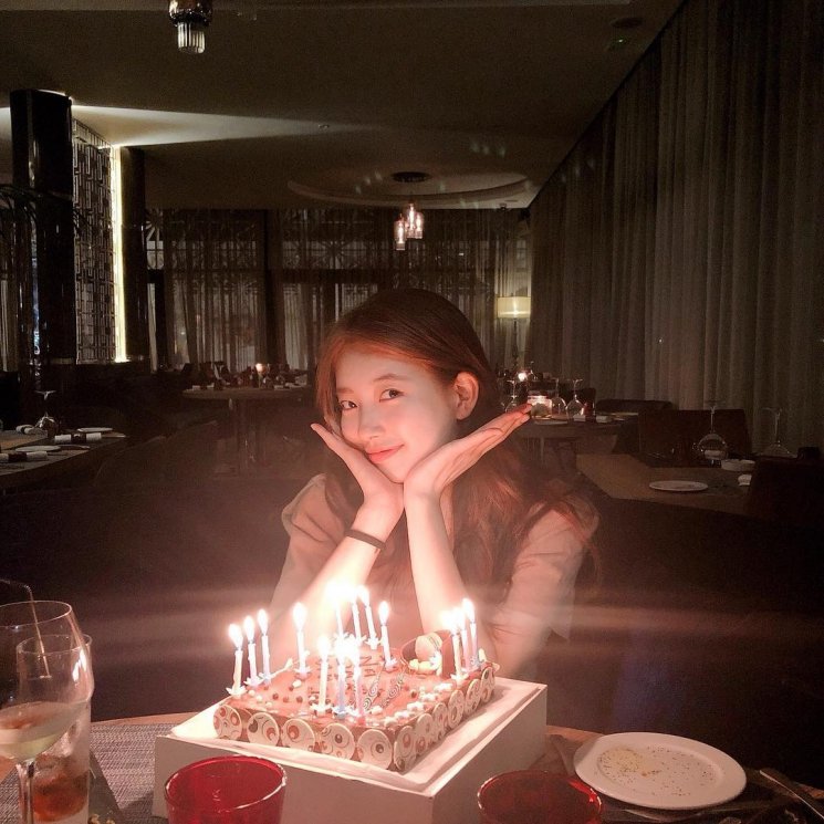 Ulang tahun Bae Suzy (Instagram/@skuukzky)