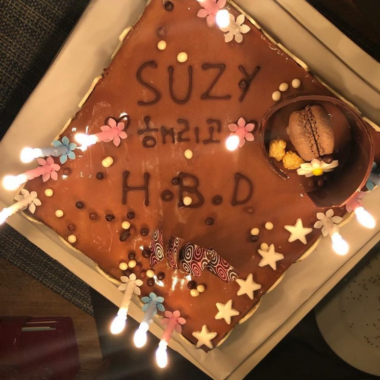 Ulang tahun Bae Suzy (Instagram/@skuukzky)