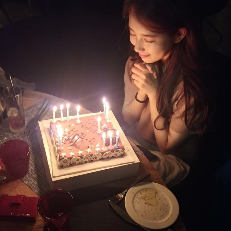 Ulang tahun Bae Suzy (Instagram/@skuukzky)