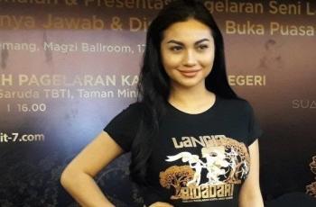 Ini Dia Pemilik Bibir Paling Dower Di Dunia Seksi Atau Jijik Matamata Com