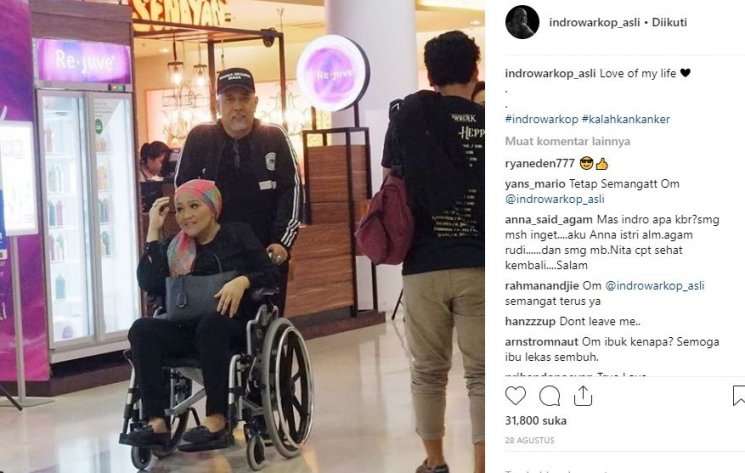 Momen Indro Wakop bersama istrinya. (Instagram/@indrowarkop_asli)