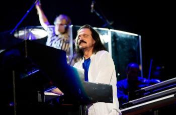 Alami Kecelakaan, Yanni Tunda Konser di Indonesia dan Sejumlah Negara