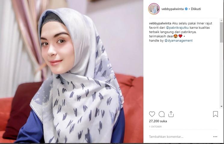 Vebby Palwinta kenakan hijab syari. (Instagram/@vebbypalwinta)
