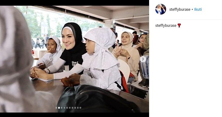 Steffy Burase. (Instagram/@steffyburase)