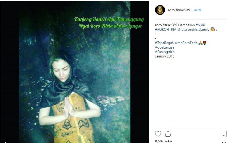 Ritual Roro Fitria. (Instagram/@roro.fitria1989)