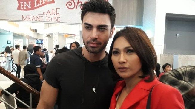 Tata Janeeta dan Mehdi Zati (Suara.com/Ismail)