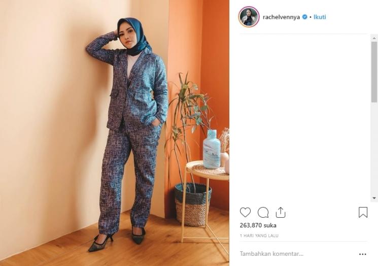 Rachel Vennya berhijab. (Instagram/@rachelvennya)
