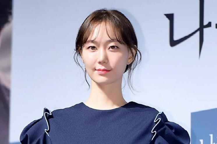 Lee Yoo Young (Soompi)