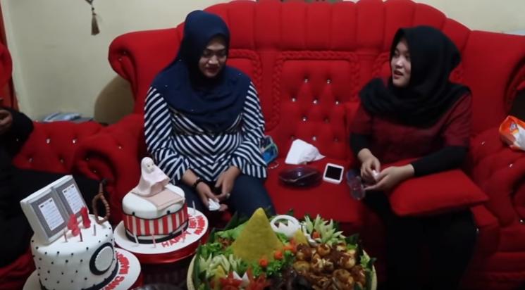 Pesta Kejutan Ultah Lina (Youtube)