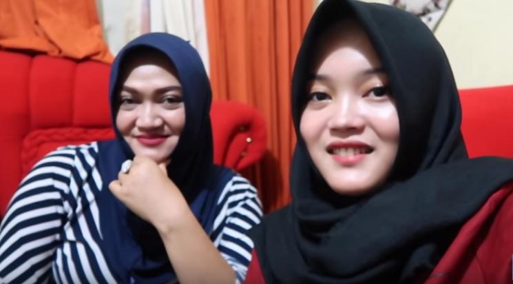 Lina dan Putri Delina (Youtube)