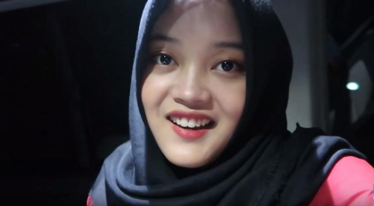 Putri Delina (Youtube)