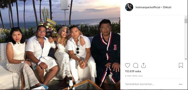 Hotman Paris dan keluarga. (Instagram/@hotmanparisofficial)