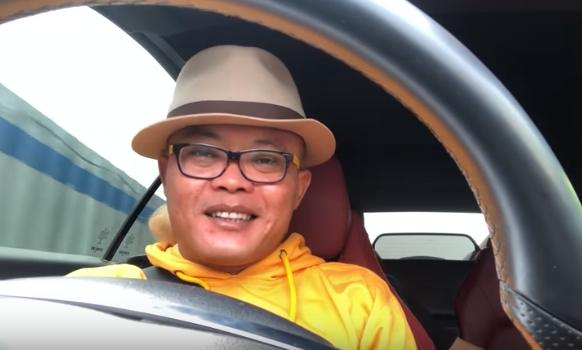 Sule kasih kejutan ibunya yang ultah (Youtube)