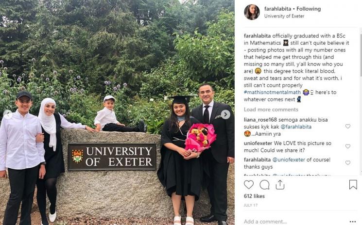 Kelulusan Farah Labita dari University of Exeter. (Instagram/@farahlabita)