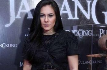 Kumpul Bareng Keluarga Besar, Baju Belahan Dada Tinggi Wulan Guritno Digunjing
