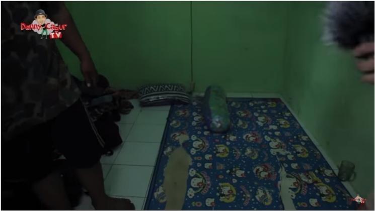 Kontrakan Denny Cagur. (Youtube/Denny Cagur TV)