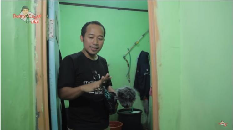 Kontrakan Denny Cagur. (Youtube/Denny Cagur TV)