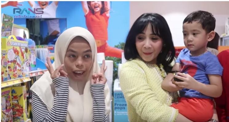 Nurrani dan Nagita Slavina. (YouTube/Rans Entertainment)