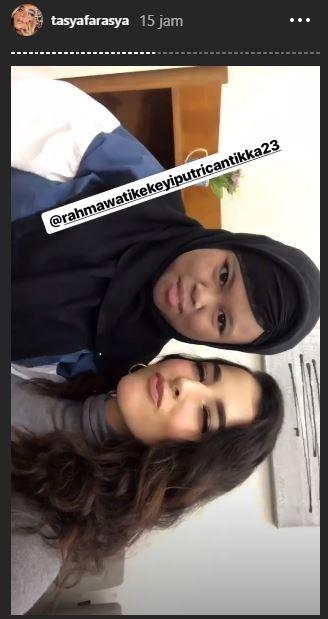 Momen Rahmawati Kekeyi bertemu Tasya Farasya. (Instagram/@tasyafarasya)