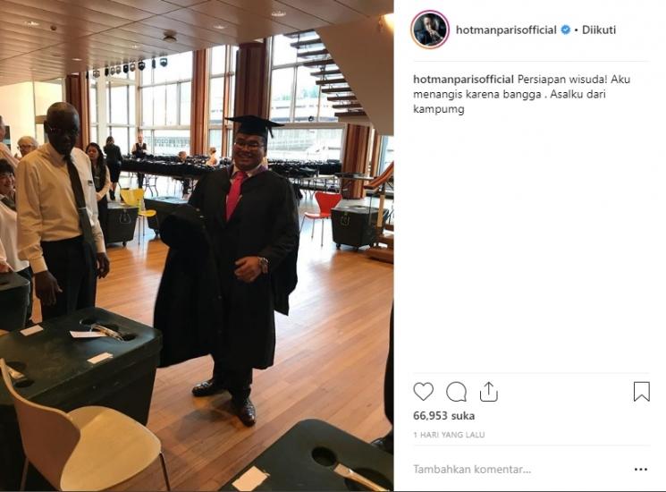 Hotman Paris hadiri wisuda anak bungsunya. (Instagram/@hotmanparisofficial)