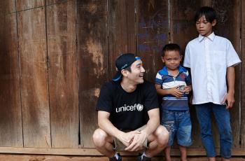 Gaya Siwon Super Junior Liburan di Bali Sudah Kaya Warga Lokal Aja!