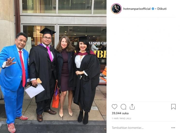 Hotman Paris hadiri wisuda anak bungsunya. (Instagram/@hotmanparisofficial)