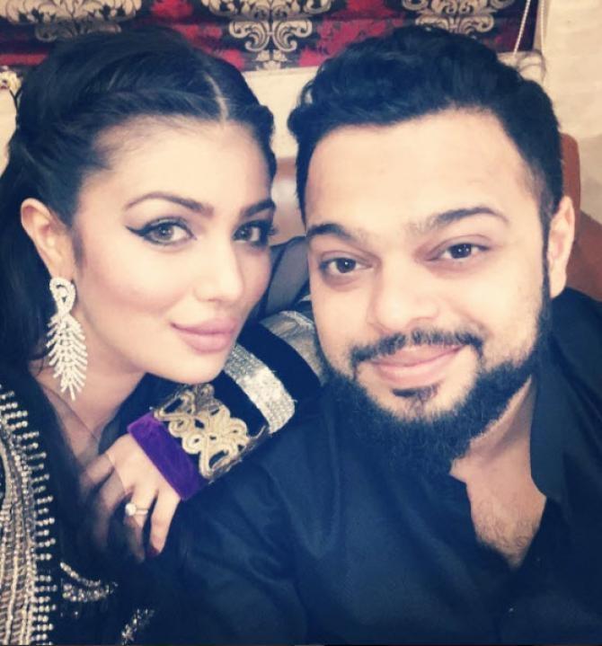 Ayesha Takia Azmi dan Farhan Azmi (Instagram/.bollywoodshaadis.com)