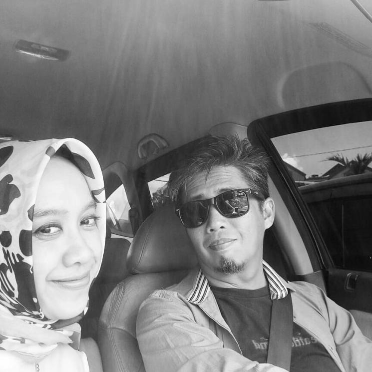 Kemesraan mantan suami Mulan Jameela dan istrinya. (Instagram/@sofiaaupay)