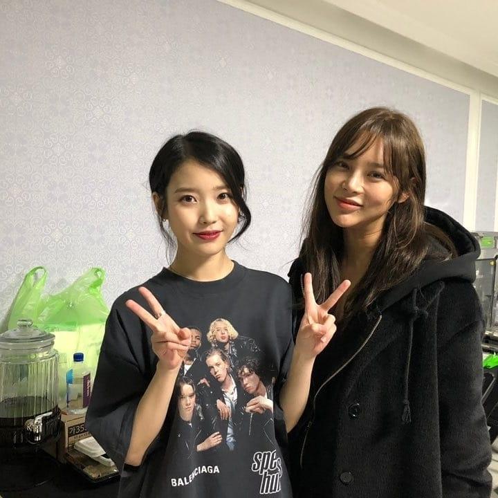 Park Si Yeon dan IU (Instagram/@I.h.mom)