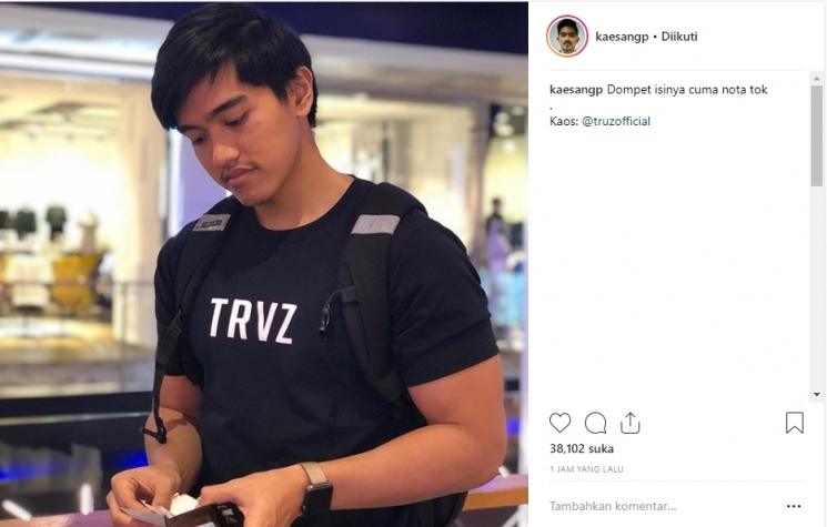 Kaesang Pangarep pamer isi dompet. (Instagram/@kaesangp)