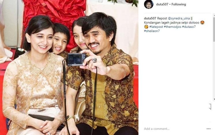 Duta Sheila on 7 dan keluarga. (Instagram/@duta507)