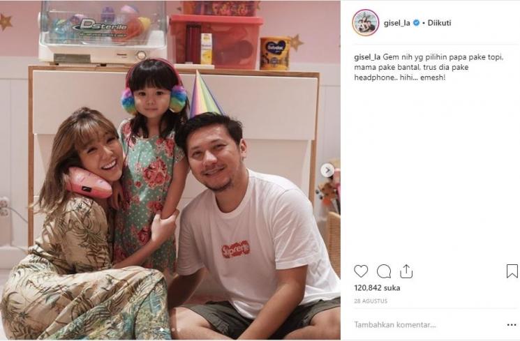 Kemesraan Gisella Anastasia dan Gading Marten. (Instagram/@gisel_la)