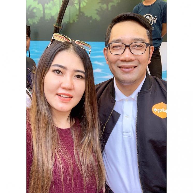 Ridwan Kamil foto bareng seleb. (Instagram/@viavallen)
