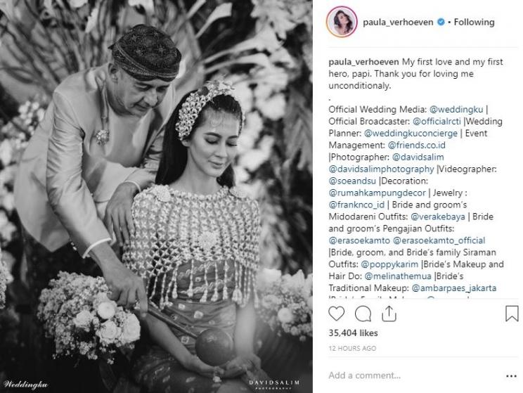 Proses siraman Paula Verhoeven. (Instagram/@paula_verhoeven)