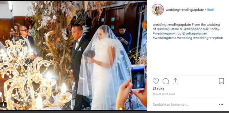 Momen pemberkatan pernikahan Lolita dan Beno (Instagram/@weddingtrendingupdate)