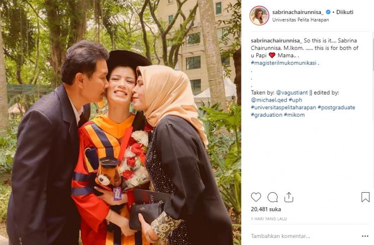 Sabrina Chairunnisa dan kedua orangtuanya (Instagram/@sabrinachairunnisa_)