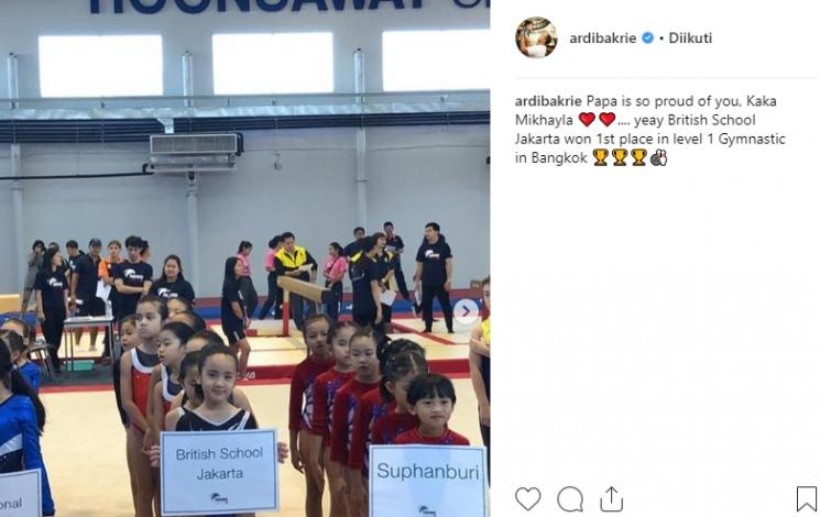 Putri Nia Ramadhani, Mikhayla juara pertama Gymnastic di Bangkok (Instagram/@ardibakrie)