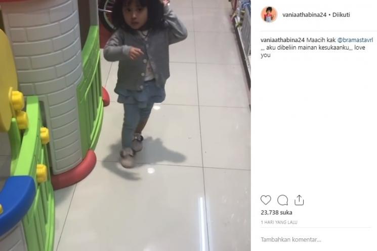 Kebersamaan Verrell Bramasta dan Vania Athabina. (Instagram/@vaniaathabina24)
