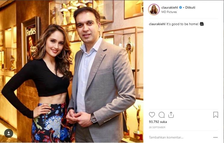 Cinta Laura pamer perut atletis. (Instagram/@claurakiehl)