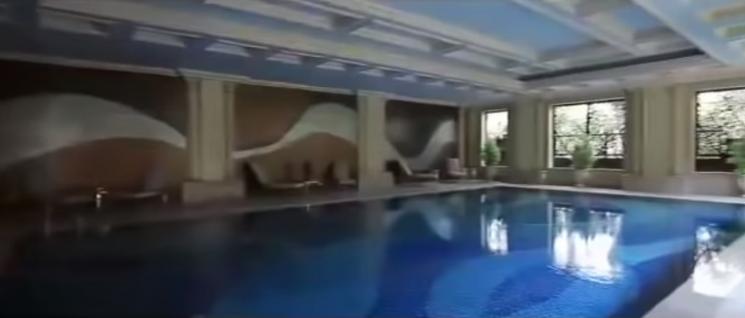 Penampakan rumah Jusup Maruta Cayadi. (YouTube)