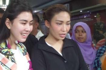 Ibunda Meninggal Dunia, Ayu Dewi Syok Berat