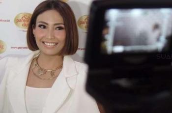 Kelihatannya Adem Ayem, Ayu Dewi dan Suami Ternyata Hobi Berantem