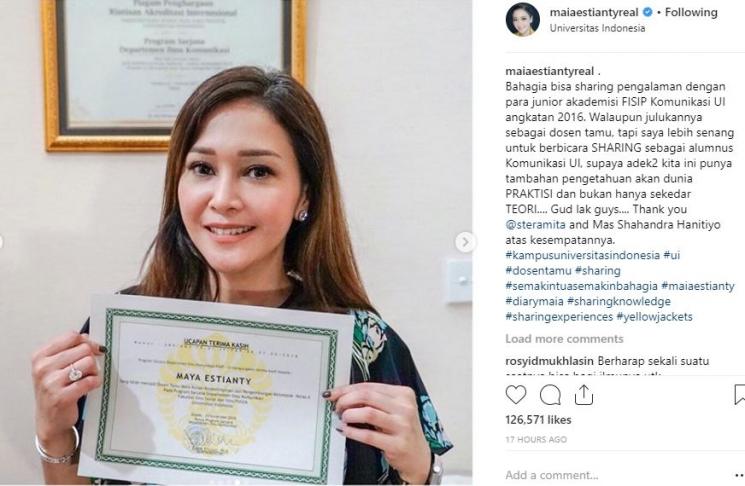 Suasana Maia Estianty saat mengajar di Universitas Indonesia (UI). (Instagram/@maiaestiantyreal)