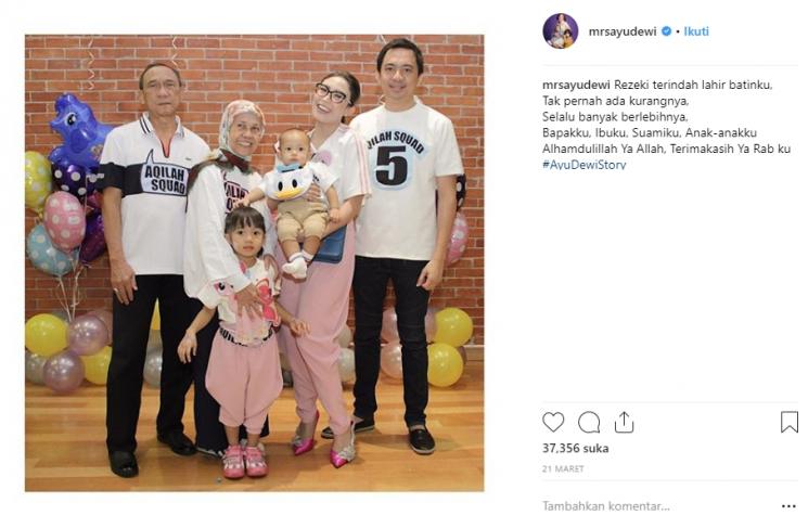 Potret kenangan Ayu Dewi dan ibunya (Instagram/@mrsayudewi)