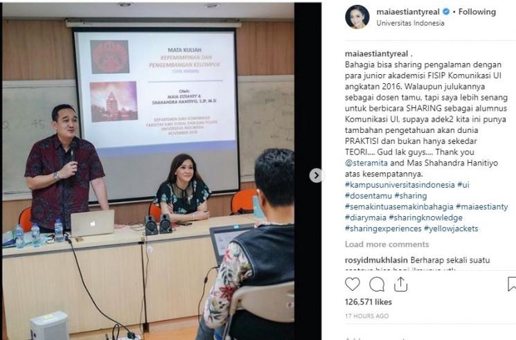 Suasana Maia Estianty saat mengajar di Universitas Indonesia (UI). (Instagram/@maiaestiantyreal)