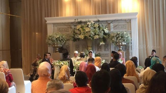 Ge Pamungkas saat menjalani akad nikah di Hotel InterContinental, Pondok Indah, Jakarta Selatan, Sabtu (1/12/2018) [Suara.com/Sumarni].