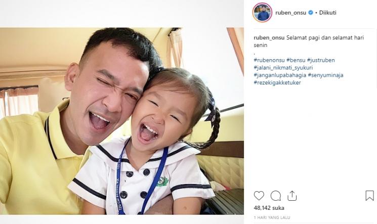Ruben Onsu antar Thalia Sekolah (Instagram/@ruben_onsu)